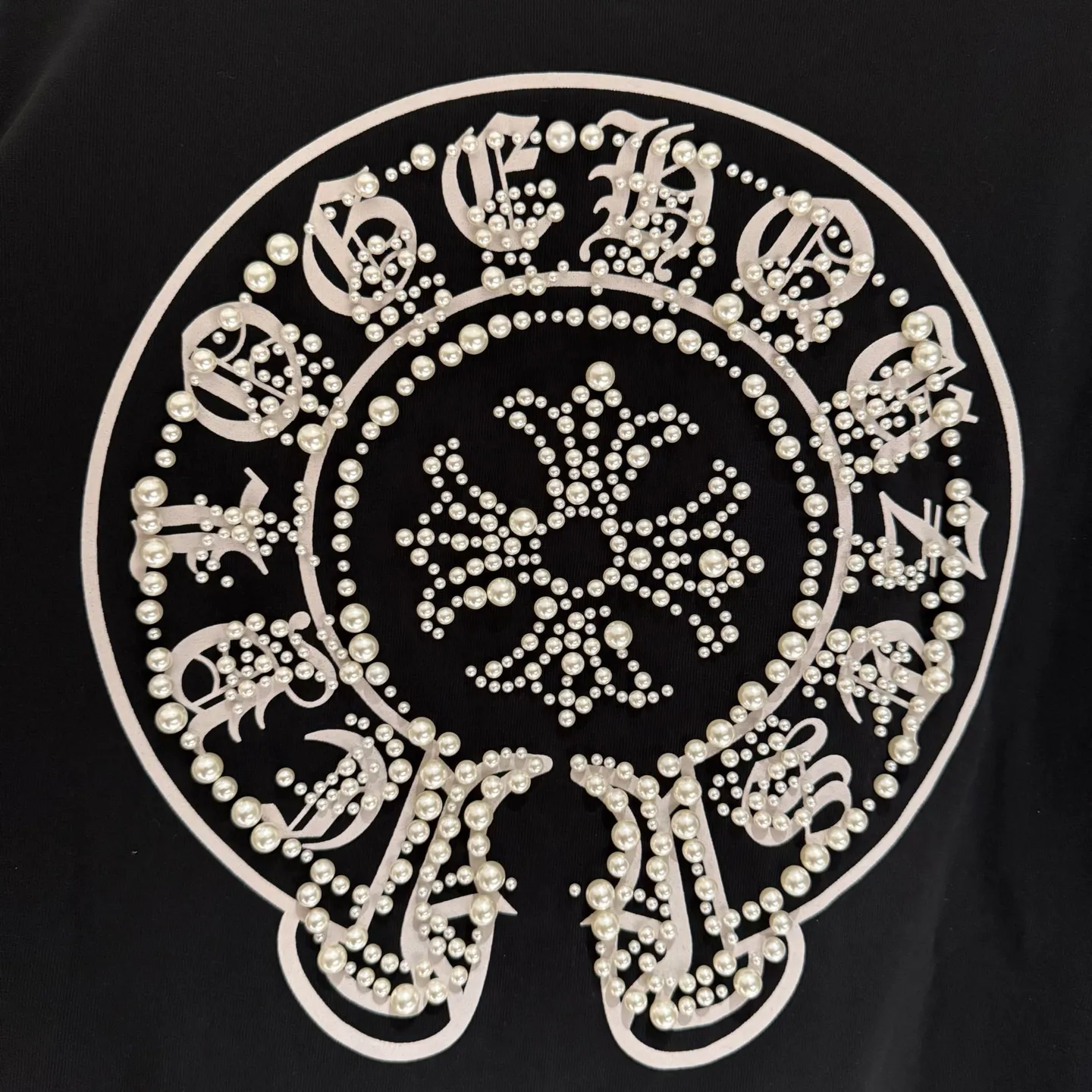 🅿️350 [Strict quality control] CH Croixin's new long-sleeved sweatshirt T-shirt. Heavy 420g double yarn fabric. Three-dimensional printing on the back panel ➕ bubble beads on the front and back. The whole garment is washed twice. The four sides are frayed and torn. Heavy fabric. The neckline is made of icy Solona. Loose fit. Deep, wide and stylish. No deformation or shrinkage. Color: 3 colors, black, white and gray. Size: M-2xl